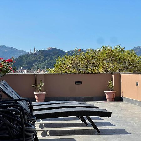 Hotel Thrive, A Tropical Courtyard Kathmandu Exterior foto