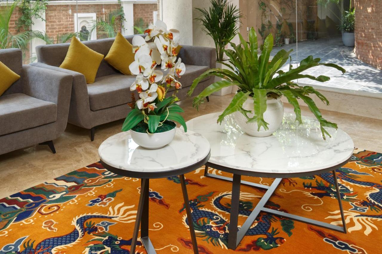 Hotel Thrive, A Tropical Courtyard Kathmandu Exterior foto