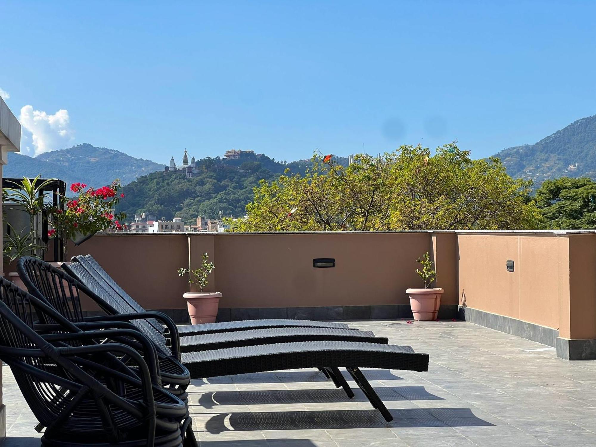 Hotel Thrive, A Tropical Courtyard Kathmandu Exterior foto