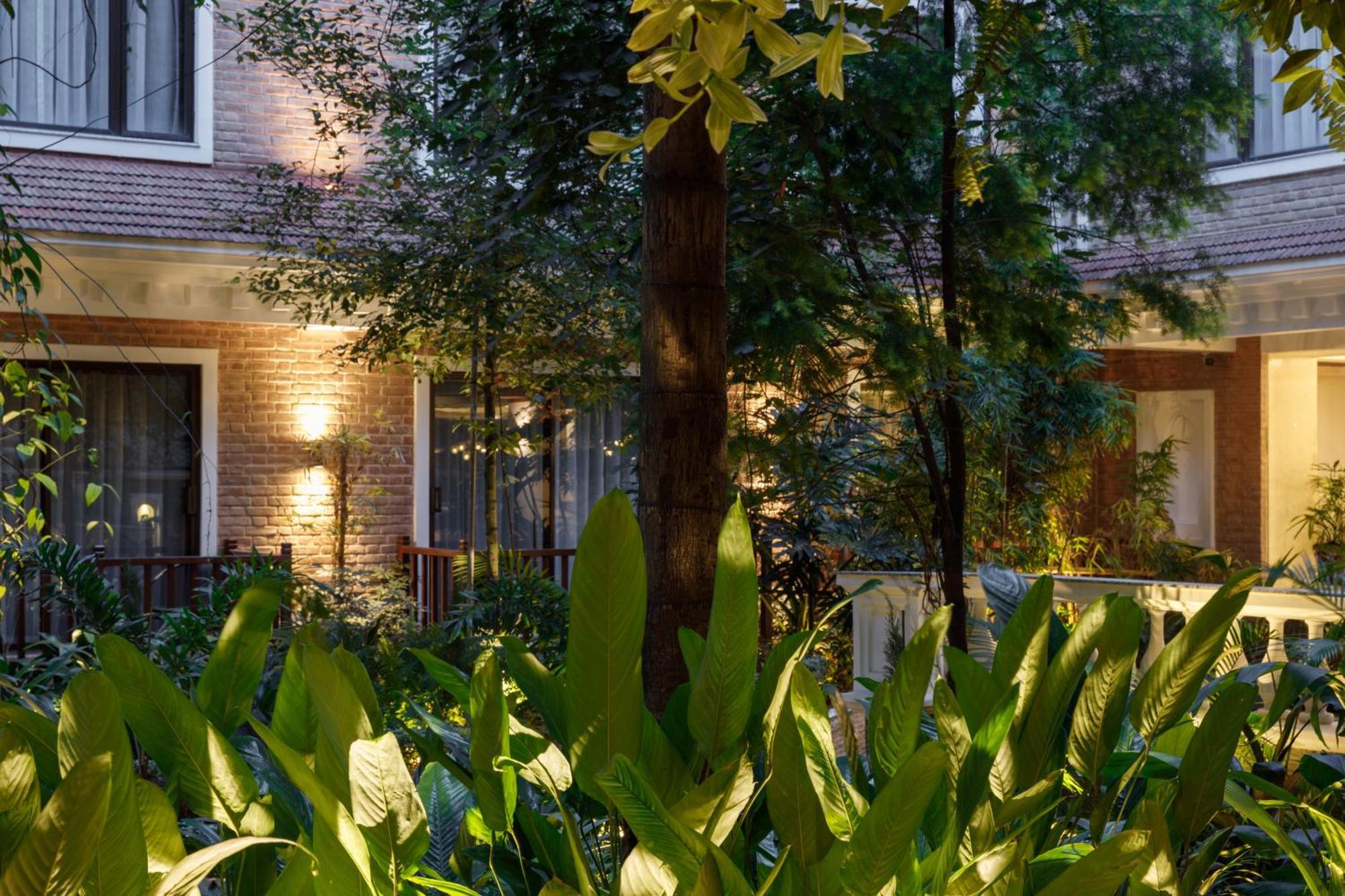 Hotel Thrive, A Tropical Courtyard Kathmandu Exterior foto