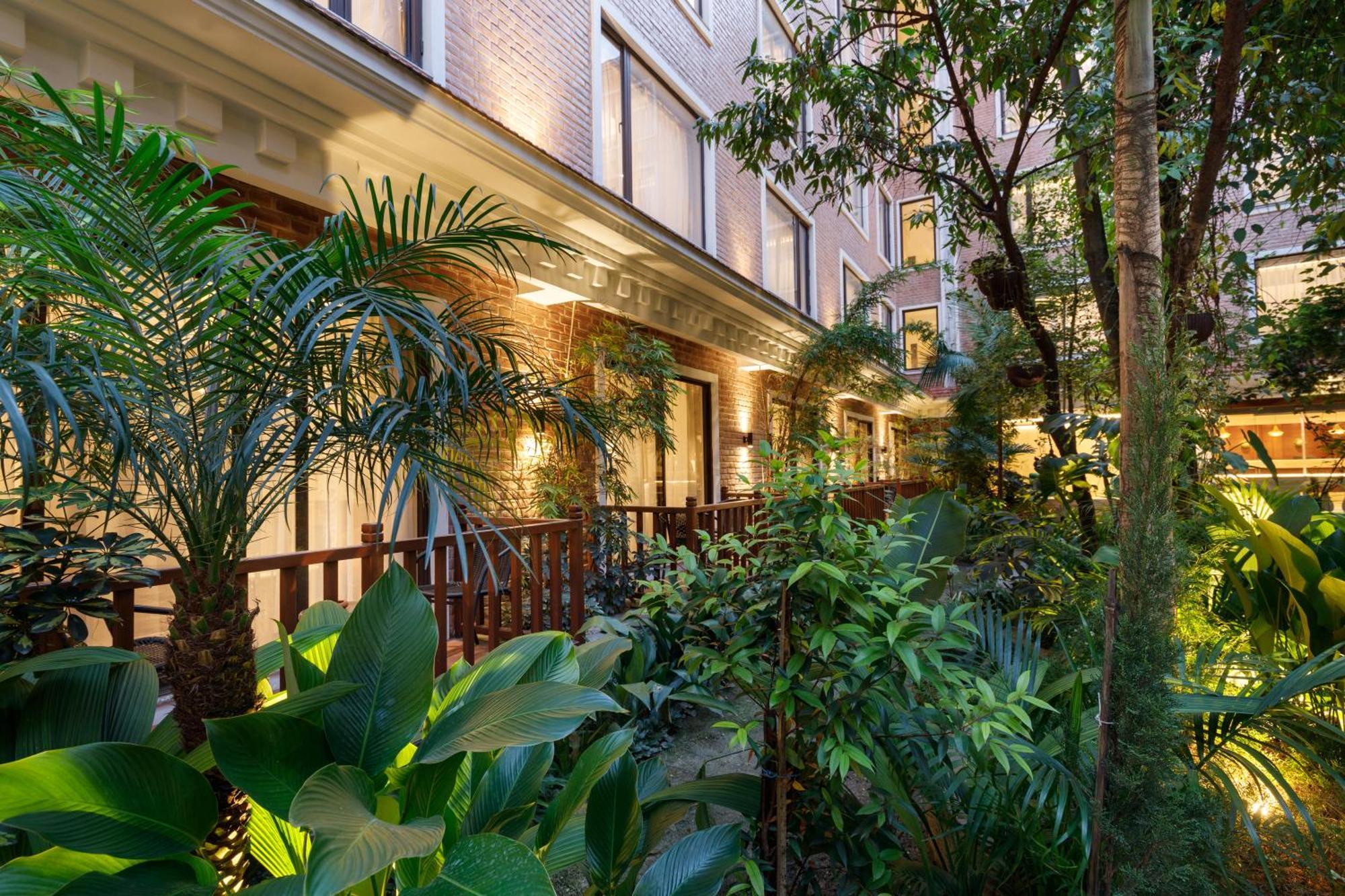 Hotel Thrive, A Tropical Courtyard Kathmandu Exterior foto